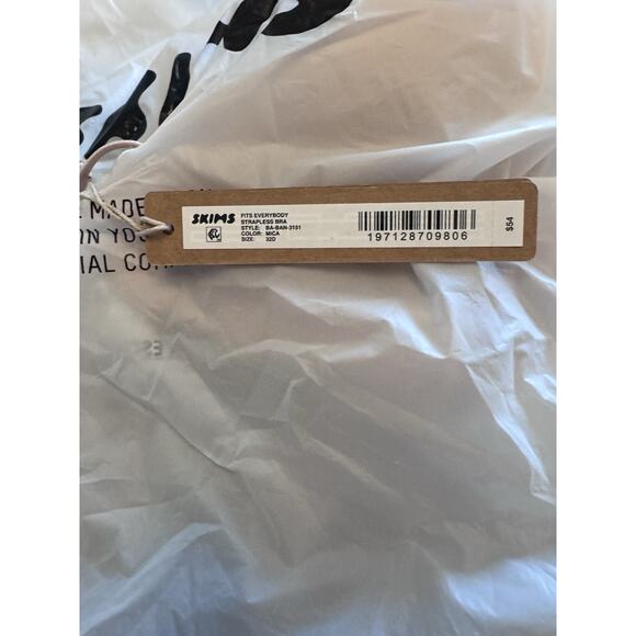 SKIMS Fits Everybody Lightly Lined Underwire Strapless Bra Nude Mica 32D NWT - Picture 3 of 12